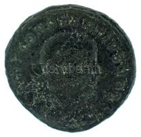 Római Birodalom 327 / II. Constantius / Thessalonica / Follis bronz (3,14g) T:XF,VF Roman Empire 327 / Constantius II / Thessalonica / Follis bronze "FL IVL CONSTANTIVS NOB C / PROVIDEN-TIAE CAESS - SMTSB" Camp gate with two turrets, star between (3,14g) C:XF,VF RIC VII 158