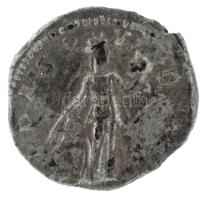 Római Birodalom 215 / Caracalla / Róma / Denarius Ag (3,30g) T:XF,VF
Roman Empire 215 / Caracalla /...