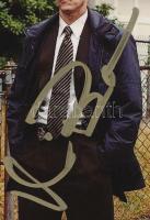 Kevin Bacon, egy Golden Globe-díjas amerikai színész, aki a Footloose című film főszerepével vált világszerte ismertté. Azóta olyan emlékezetes alkotásokban szerepelt, mint az Apollo 13, az Egy becsületbeli ügy és az X-Men: Az elsők. Sokoldalúsága és karizmatikus jelenléte miatt Hollywood egyik legelismertebb színésze.