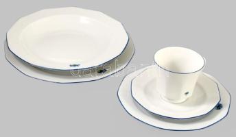 Kosta Boda egyszemélyes étkezőkészlet. Csésze alátéttel, desszertes tányér, nagytányér, mélytányér. Jelzett, hibátlan, d: 24,5 cm