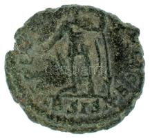 Római Birodalom 355-361 / II. Constantius / Siscia / AE4 bronz (2,03g) T:VF peremhiány, peremhiba Roman Empire 355-361 / Constantius II / Siscia / AE4 bronze "[CONSTAN]-TIVS PF AVG / SPE[S] RE[I-PVBLI]CE - BSIS star" Emperor helmeted, in military dress, standing left, holding globe and spear. (2,03g) C:VF missing edge, edge error RIC VIII. 396