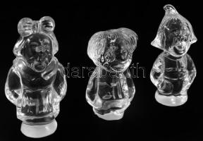 3 darabos kristály szobor sorozat: Max, Moritz, Witwe Bolte. Wilhelm Busch (1832-1908) német író Max und Moritz (1865) című történetének három főszereplője. Jelzés nélkül, m: 8,5-10 cm /// 3 crystal figurines: Max, Moritz, Witwe Bolte, the three main characters from the story Max und Moritz (1865) by the German writer Wilhelm Busch (1832?1908), unsigned, flawless, height 8.5?10 cm.