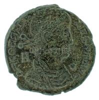 Római Birodalom 350 / II. Constantius / Siscia / AE2 bronz (4,52g) T:XF,VF kitörés a peremen Roman Empire 350 / Constantius II / Siscia / AE2 bronze "DN CONSTAN-TIVS P F AVG / HOC SIG[NO VICTOR ERIS] - BSIS star" Constantius standing left, holding chi-rho banner and sceptre, being crowned by Victory standing left, holding wreath and branch, A in field. (4,52g) C:XF,VF crack at the edge RIC VIII 282 B