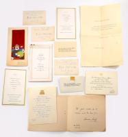 1950-1980 Szarka Károly (1923?2005) diplomata, nagykövet, külügyminiszter-helyettes részre szóló, hagyatékából származó különféle meghívók, és menükártyák, de közte üdvözlő kártya és programfüzet is, 32 db, közte szovjet, kínai, japán, USA, Irán, ...stb., több darabon autográf bejegyzés és aláírás.