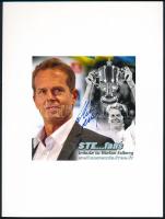 Stefan Edberg egy korábbi világelső svéd teniszező aláírása, aki a serve-and-volley játékstílus egyi...