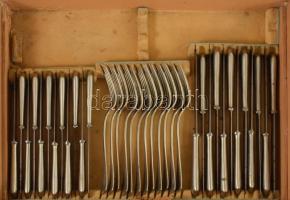 Berndorf 12 személyes, 87 részes régi alpakka evőeszköz készlet, kissé sérült fa tartódobozában 35x4...