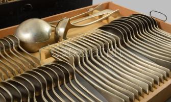 Berndorf 12 személyes, 87 részes régi alpakka evőeszköz készlet, kissé sérült fa tartódobozában 35x4...