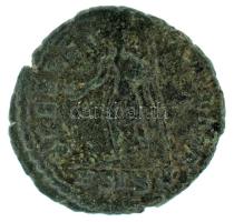 Római Birodalom 355-361 / II. Constantius / Siscia / AE4 bronz (1,73g) T:XF,VF kitörés a peremen
Ro...