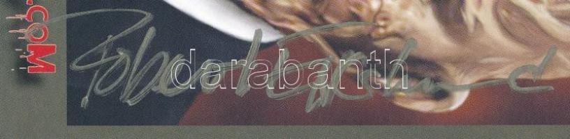 Robert Englund amerikai színész aláírása, aki a horror műfaj egyik ikonikus alakja. Leghíresebb szerepe Freddy Krueger, a rémálomszerű sorozatgyilkos a Rémálom az Elm utcában (1984) című filmben és annak folytatásaiban. Emellett szerepelt a V (1983) című sci-fi sorozatban, ahol Willie karakterét alakította, valamint Az operaház fantomja (1989) című horrorfilmben, amelyben magát a Fantomot játszotta.