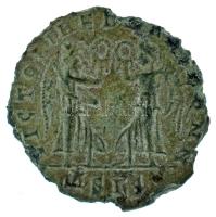 Római Birodalom 347-348 / II. Constantius / Siscia / AE follis bronz (0.82g) T:VF kitörések a pereme...