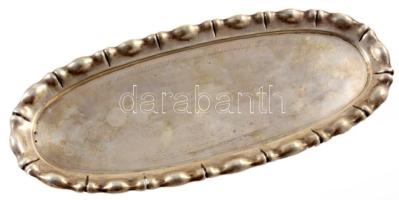 cca 1930-1940 M. kir. ,,Zothmund" 3. honvéd utászzászlóalj Tisztikara gravírozott felirattal ellátott ezüst (Ag) tálca, jelzett, nettó: 223 g, 33,5x14,5 cm  A M. Kir. Honvédség felső vezetése a történelmi hagyományok ápolása céljából 1930. március 1-től bevezette, hogy a különböző alakulatokat - gyalogezredeket, kerékpáros zászlóaljakat, huszárezredeket, tüzérosztályokat, utászzászlóaljakat - a számozás fenntartása mellett kimagasló történelmi és katonai személyekről nevezzék el. A m. kir. 3. honvéd utászzászlóalj a ,,Zothmund" nevet kapta, Zotmund lovag, ismertebb nevén Búvár Kund után, aki a krónikák szerint 1051/1052-ben megfúrta és elsüllyesztette III. Henrik német-római császár Pozsony városát ostromló hajóit, ezáltal visszavonulásra kényszerítve az ellenséges sereget.