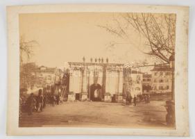 cca 1890-1900 Bartolomeo Borri (1842-1924): Görögország, Korfu, "Porta Reale" (lebontották 1893-ban), nagyméretű fotó kartonon, feliratozva, foltos, 22x28 cm/  cca 1890-1900 Bartolomeo Borri (1842-1924): Greece, Corfu, Porta Reale (demolished in 1893), large-size photo on board, spotty, 22x28 cm