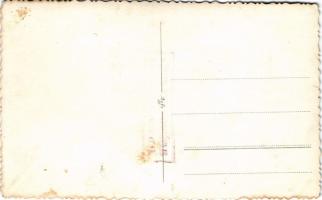 Debrecen (?), hentes üzlet személyzettel, húspult, belső. Műszak photo (b)