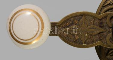 Viktoriánus angol cselédhívó csengő. Bronz, fém, porcelán, 14x9 cm, kissé korrodált. A kar elfordítá...