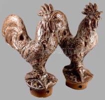 Zsolnay kakasfigurás épületdísz / kályhadísz pár. Folyatott mázas samottos kerámia, jelzett, 1-1 lepattanással, m: 50 cm /// Zsolnay rooster-figure architectural / stove ornament pair. Glazed chamotte ceramic, marked, with minor chips, height: 50 cm