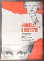 1975 Emlékezz a nevedre! Filmplakát, ofszet, papír, Egyetemi Nyomda, hajtásnyomokkal, apró lapszéli szakadásokkal, 79x56,5 cm
