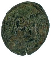 Római Birodalom 352-355 / II. Constantius / ? / AE4 bronz (1,27g) T:VF kitörés a peremen
Roman Empi...