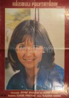 1982 A Házibuli folytatódik c. francia film nagyméretű, kétoldalas plakátja (Sophie Marceau, Pierre Cosso), filmplakát, ofszet, papír, Offset és Játékkártya Nyomda, MOKÉP-MTI Fotó, hajtva, kisebb gyűrődésekkel, apró lapszéli sérülésekkel. hajtásnyomokkal, 83x58,5 cm