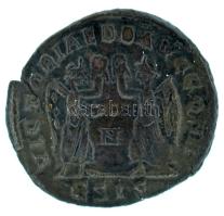 Római Birodalom 330-340 / II. Constantius / Siscia / AE4 bronz (1,39g) T:XF, kitörés a peremen Roman Empire 330-340 / Constantine II / Siscia / AE4 bronze "CONSTANTI-VS P F AVG / VICTORIAE DD AVGGQ N N - epsilon SIS" two victories facing each other holding wreaths and palms, N in centre. (1,39g) C:XF, crack at the edge RIC VIII 188 E