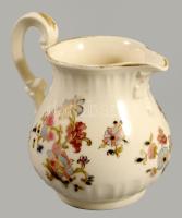 cca 1885 Zsolnay aranykontúrozott virágmintás kanna és kiöntő. Jelzett, formaszám: 4489, 4933, kopot...