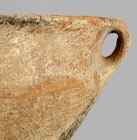 Tál és edény. Feltehetően magyar, vaskor, restaurált, d: 15 cm, 20x11 cm /// Bowl and vessel. Presum...