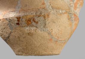 Tál és edény. Feltehetően magyar, vaskor, restaurált, d: 15 cm, 20x11 cm /// Bowl and vessel. Presum...