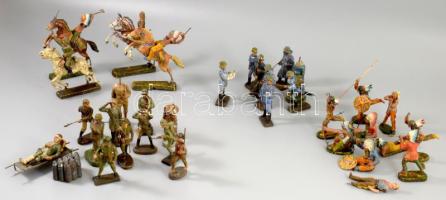 cca 1930/40 Lineol és Elastolin német 35 darabos játékfigura gyűjtemény, közte katonafigurákkal, közte sérült darabokkal. /// c. 1930/40 Lineol and Elastolin German collection of 35 toy figures, including soldier figures, with some damaged pieces.