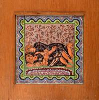 Stefániay Edit (1936-): Szerelmesek. Tűzzománc kép, kissé hiányos fa táblán, jelzett a hátoldalon, 20x20 cm /// Edit Stefániay (1936-): Lovers. Enamel painting on a slightly incomplete wooden board, signed on the reverse, 20x20 cm.