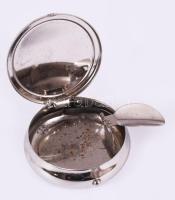 Vegyes pipázással kapcsolatos tétel, pipák, hamuzók, stb