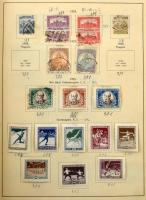 1874-1944 Magyar gyűjtemény előnyomott osztrák albumban + 2 kis tasakban, benne sorok, sor töredékek...