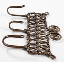 cca 1940 Fémszálból készült kis fali fogas, 9x14 cm