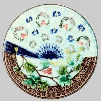 Szecesziós mázas fajansz falitál, jelzett, akasztója sérült, d: 20 cm