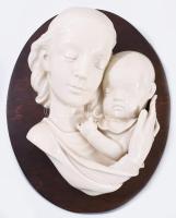 cca 1920/30 Anya gyermekével - art deco fali plakett. Porcelán, fa lapra erősítve, jelzés nélkül, hibátlan, 29x23 cm /// c. 1920/30 Mother with Child - Art Deco wall plaque. Porcelain mounted on wooden panel, unsigned, flawless, 29 × 23 cm.