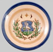 Rendőri vezetők sporttalálkozója, 2000. Eger. Ngy méretű kerámia tál. Kézzel festett, jelzett, varga, Kákosy? hibátlan 27 cm