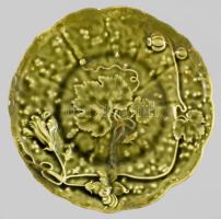 Schütz Cilli szőlőlevél mintás fajansz tányér, Jelzett, javított d: 20 cm