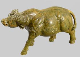 Ökör szobor. Faragott zöld szerpentin, jelzett 18 cm