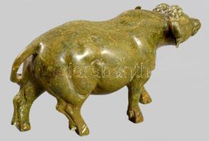 Ökör szobor. Faragott zöld szerpentin, jelzett 18 cm