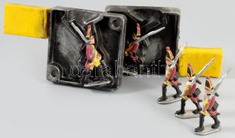 Ólomkatonák és hozzá tartozó öntőformák, gumi és fém és olvasztó kanál . 7 db öntőforma és 20 db kat...