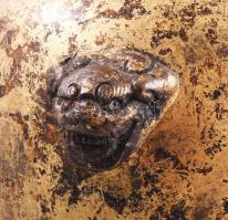 Aranyozott japán bronz váza. cca 19. sz. második fele, jelzés nélkül, kis kopással, m: 16 cm /// Gil...