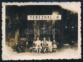 cca 1930 Terézhalom vasútállomás (Baja és Kiskunhalas között található, ma már megszűnt állomás), fotó, kis saroktöréssel, 6x8,5 cm