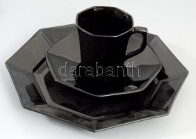 Francia fekete üveg 6 személyes reggeliző készlet, csésze alátéttel és desszertes tányér. Jelzett hi...