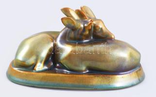 Zsolnay kisplasztika - Őzpár. Eozin mázakkal fedett finomfajansz, jelzett, fülön felületi sérüléssel, 15x8 cm