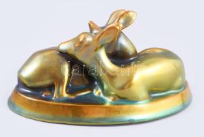 Zsolnay kisplasztika - Őzpár. Eozin mázakkal fedett finomfajansz, jelzett, fülön felületi sérüléssel...