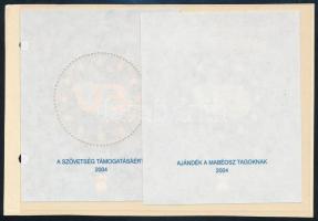 2004 Magyarország az Európai Közösség teljes jogú tagja fogazott és vágott emlékív azonos sorszámmal, hátoldalán "AJÁNDÉK A MABÉOSZ TÁMOGATÓKNAK 2004" felirattal