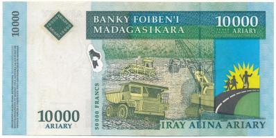 Madagaszkár 2015-2017. 10000A "A 2222196 A" T:F Madagascar 2015-2017. 10000 Ariary "A 2222196 A" C:F Krause P#92Bb
