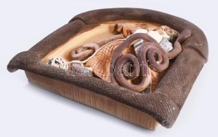 Bubelényi Zsanna: Kötögető nő. Faliplakett. Jelzett, minimális kopással, 33x30 cm