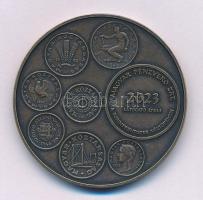 2023. "Magyar Pénzverő Zrt. Látogatói Érem / A forintrendszer váltópénzei" kétoldalas bronz emlékérem kapszulában (42,5mm) T:UNC Hungary 2023. "Hungarian Mint Ltd. Visitor Medal / Change denominations of the Forint Monetary System" bronze medallion in capsule (42,5mm) C:UNC