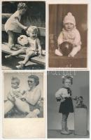 40 db MODERN és RÉGI fotós képeslap: gyerekek, játékok / 40 modern and pre-1945 photo postcards: children, toys