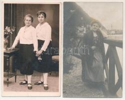 20 db RÉGI fotólap: hölgyek / 20 pre-1945 photo postcards: ladies