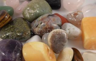 Kis doboznyi ásvány, drágakő, vegyesen